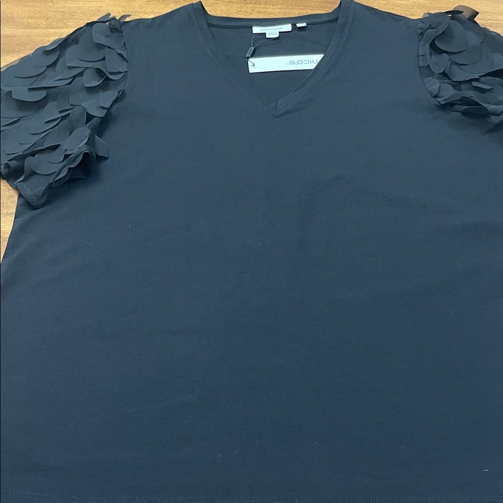 NWT Elegant Black Heart Ruffle Short Sleeve Vneck Top Sz 2 Large Rare and HTF